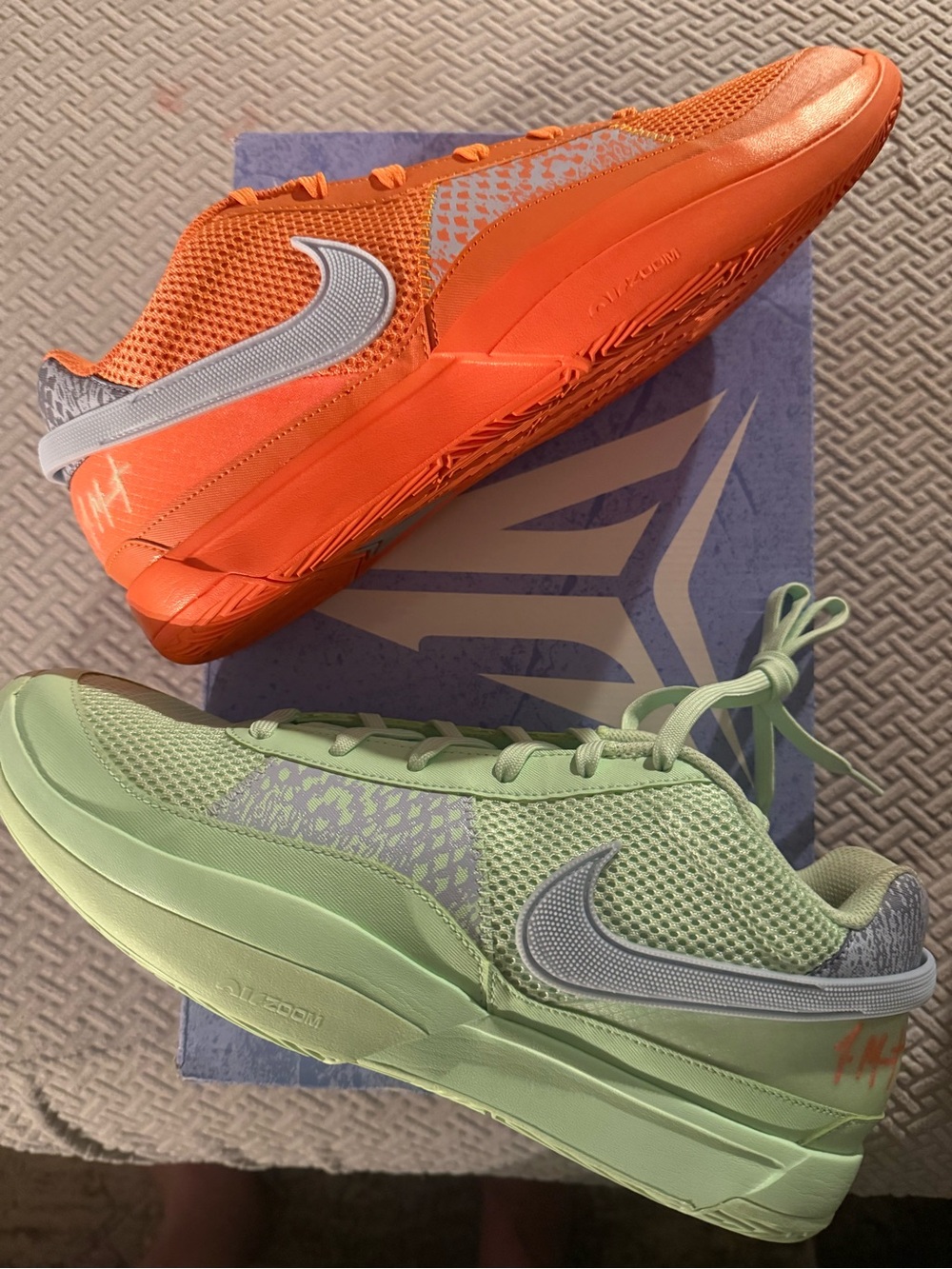 Nike Ja 1 Mismatched - Two-Tone Low-Top Sneakers in Orange & Mint